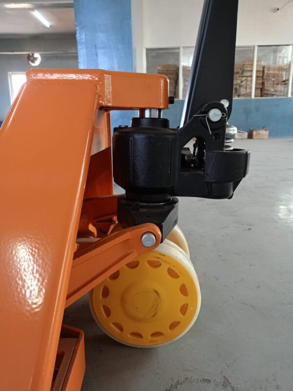 Hand Pallet Truck 5.0T 685N - Image 10