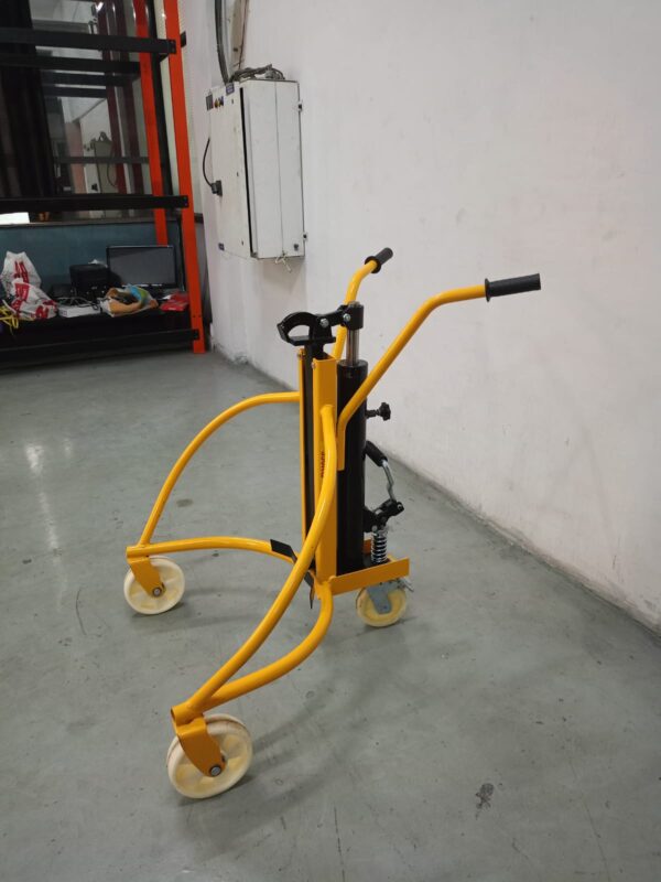 Steel drum trolley with puncture‑proof wheels in warehouse aisle