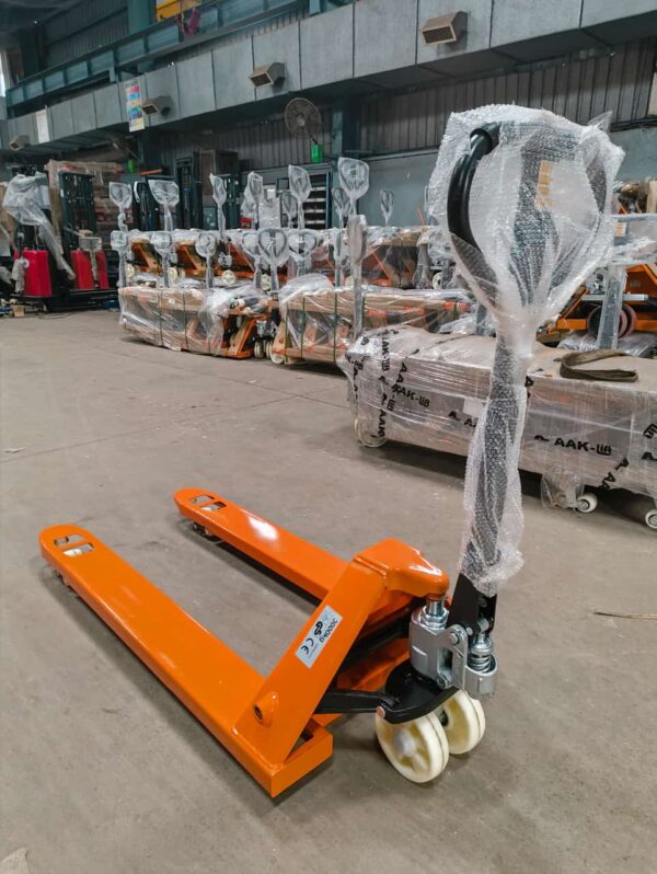Hand Pallet Truck 3.0T 685N - Image 3