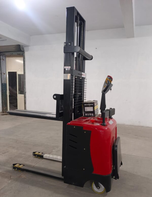 fully electric pallet stacker